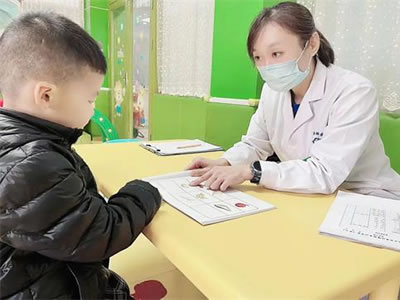 想了解孩子的語言水平，來臥龍婦幼【免費】篩查吧！