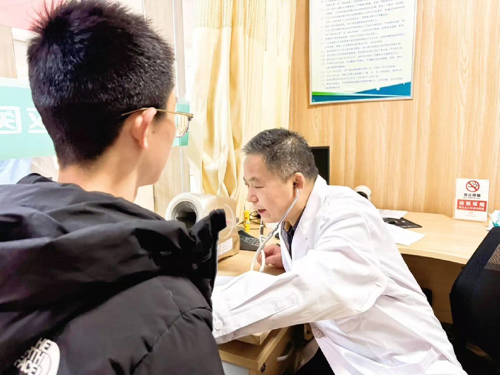 守護青春夢想 助力健康啟航——臥龍區(qū)婦幼保健院周末為中招考生開通體檢綠色通道