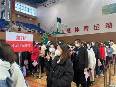 筑牢免疫屏障！臥龍婦幼入高校為師生接種新冠疫苗“加強(qiáng)針”